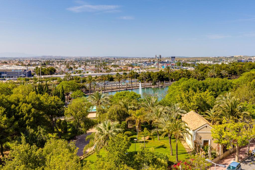 Parque de las Naciones Torrevieja - lago artificial con forma de Europa