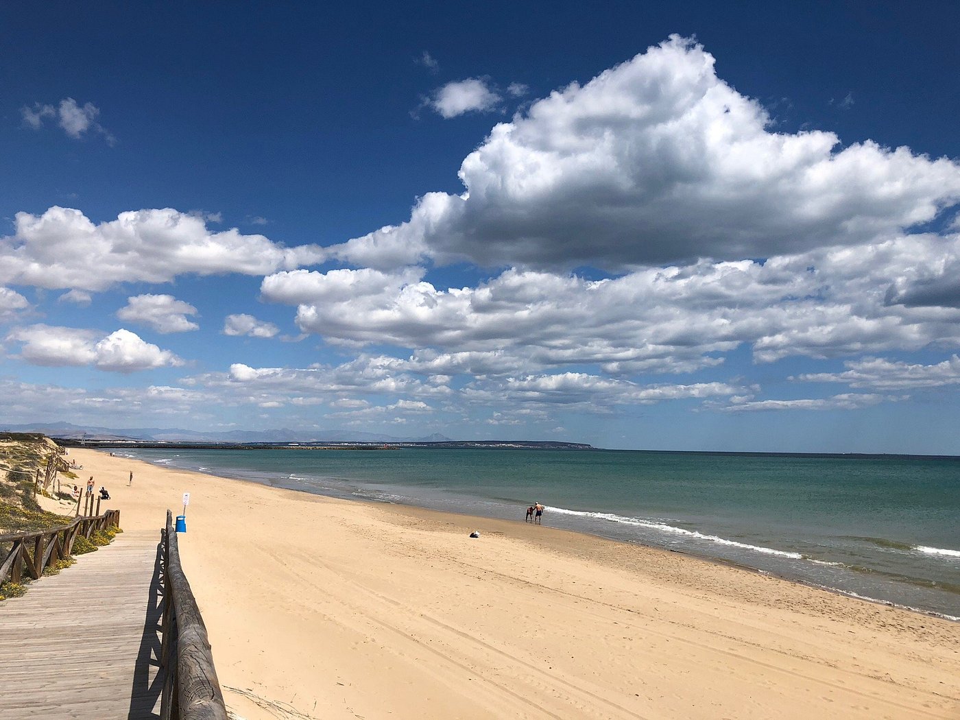 Playa de la Mata Torrevieja - la playa más extensa del municipio con dunas y aguas mediterráneas